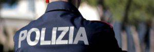 madre ubriaca in strada, bimbo chiama la polizia