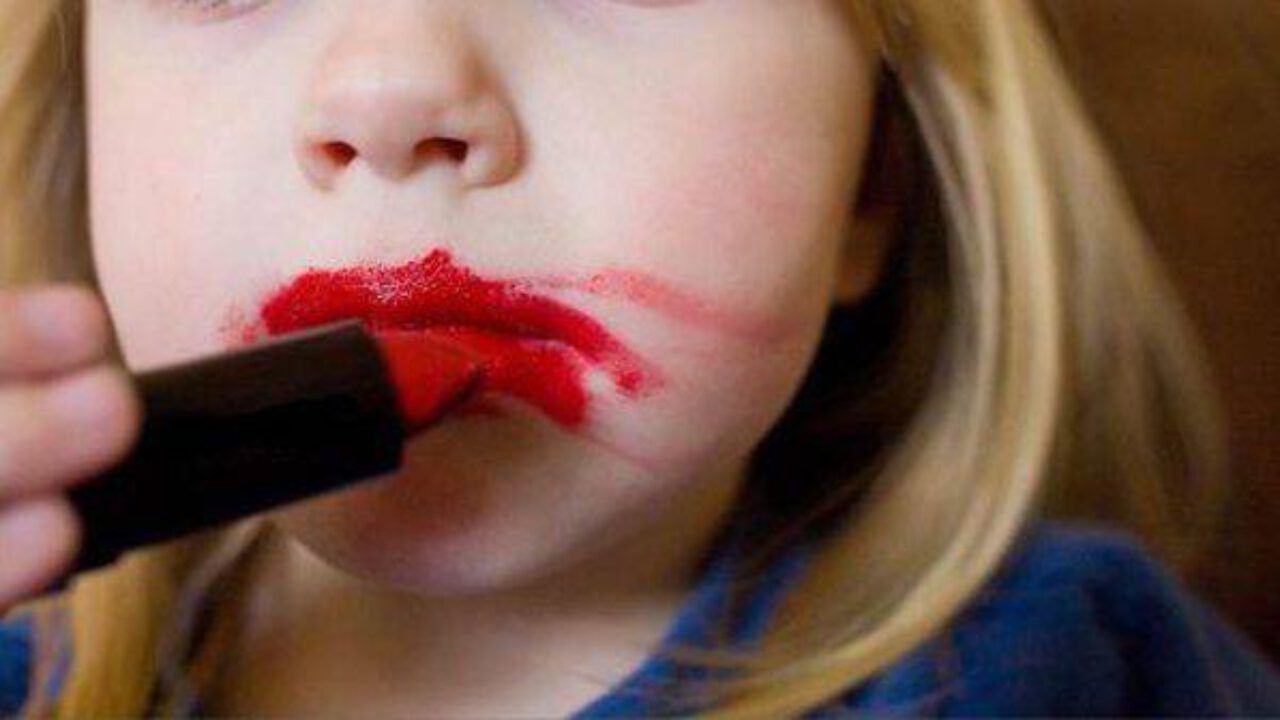 Polemica bambine con troppo trucco: 7 bambine che fanno discutere